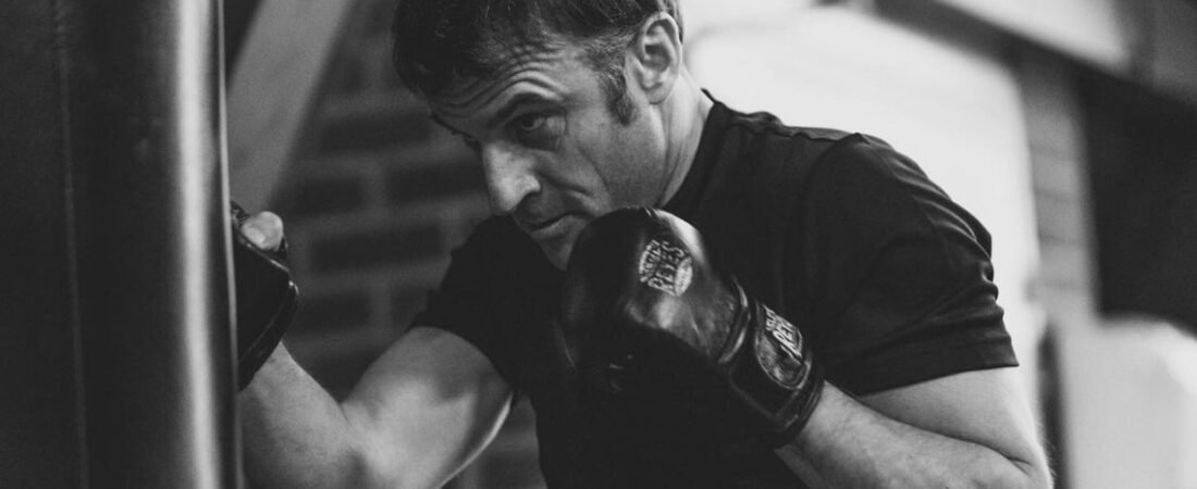 Comment apprendre le MMA seul ?