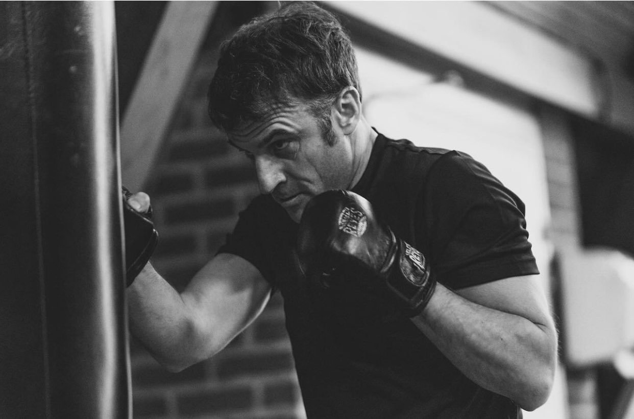 Comment apprendre le MMA seul ?