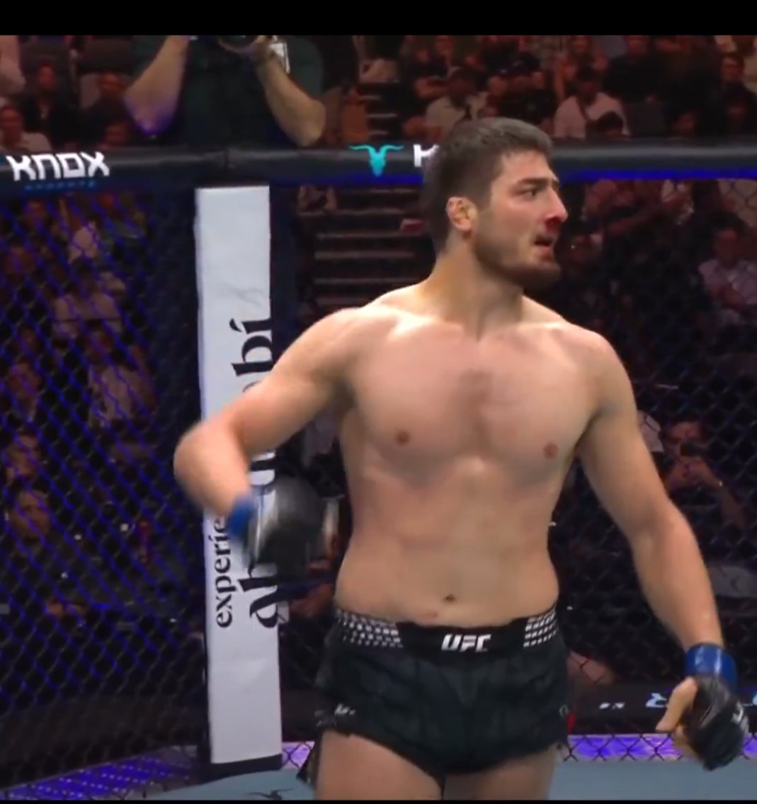 UFC 333 : Abdul Rakhman Yakhyaev pulvérise Nikita Krylov et reste invaincu