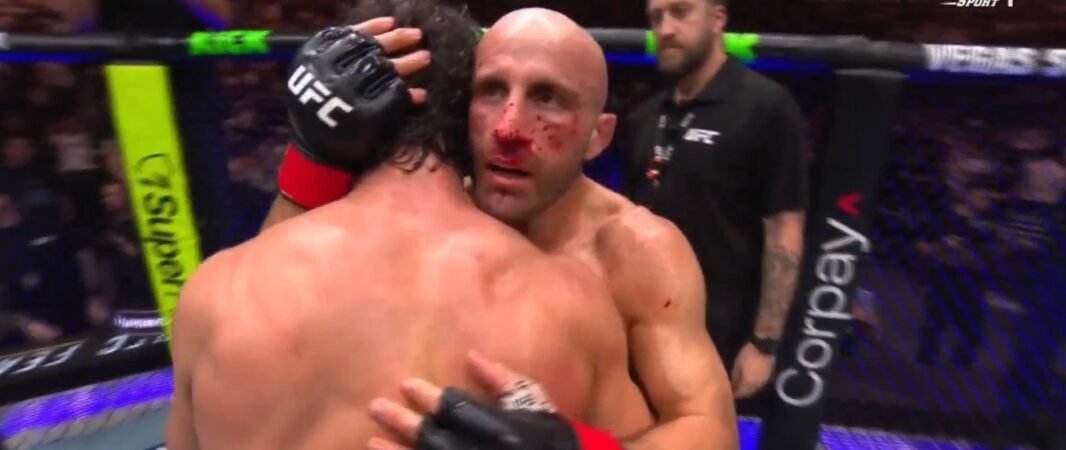 L’immortel Volkanovski : TKO au deuxième round, Evloev tombe pour la première fois