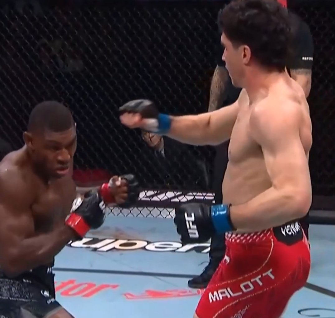 UFC Edmonton : Mike Malott éteint Joaquin Buckley par KO au deuxième round